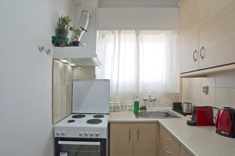 Room 2, Andromaxi Near Snfcc, Attica