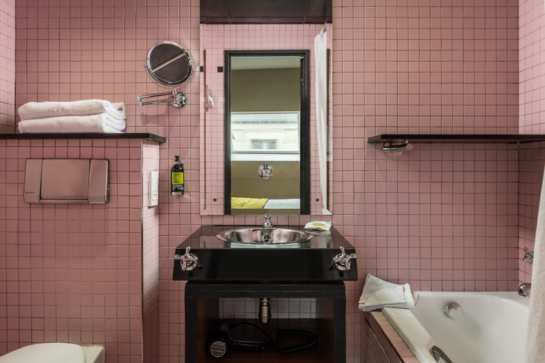 Bathroom 3, Hôtel Châteaudun Opéra, Paris