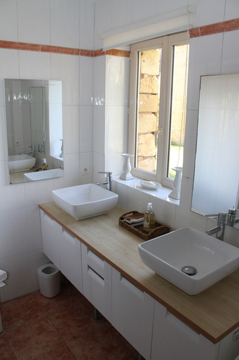 Bathroom, The Grand Longere, Dordogne