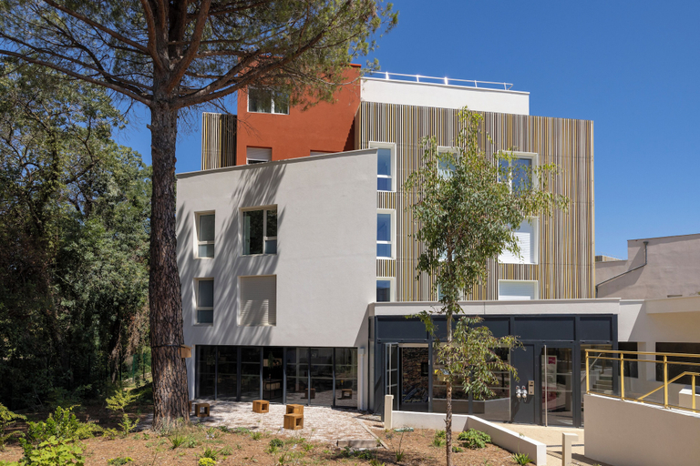 Exterior & Views