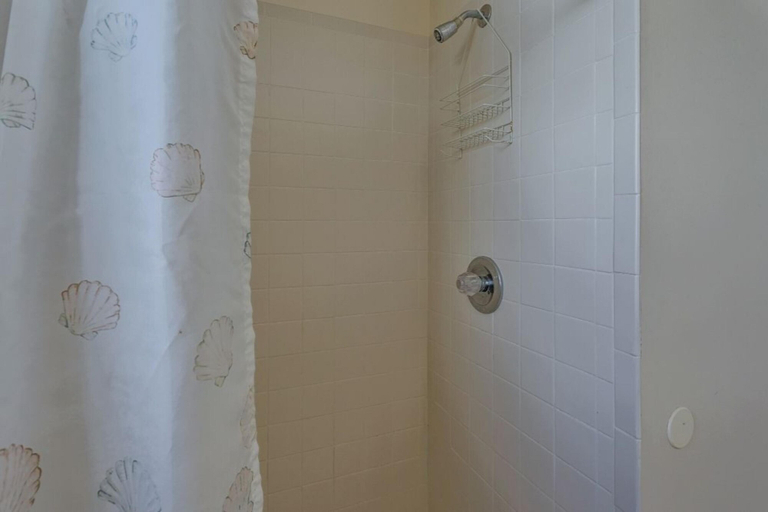 Bathroom 4, Whataday, Gulf
