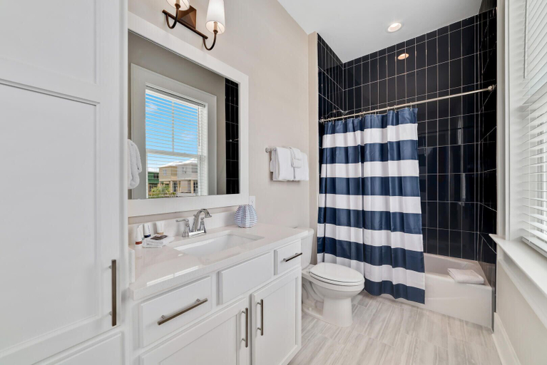 Bathroom 4, Vacation Station, Baldwin