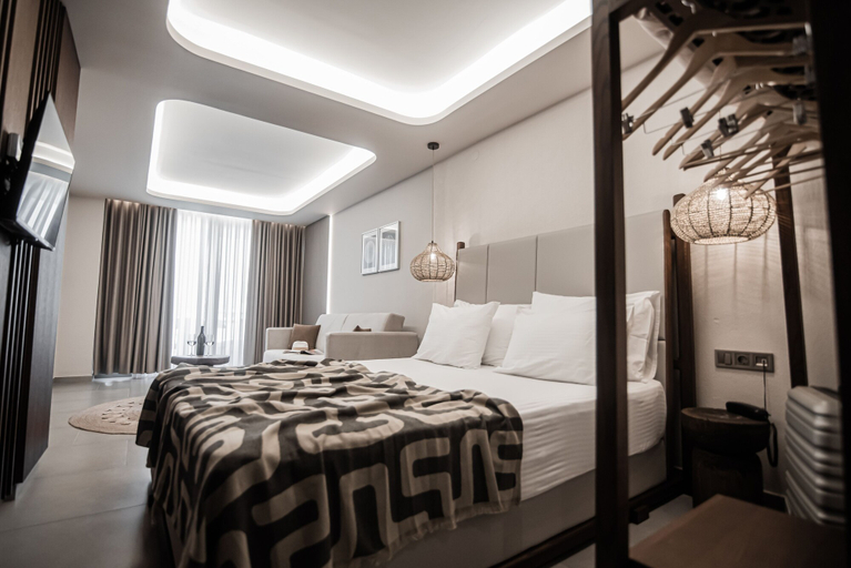 Bedroom 5, King s & Queen s, Central Macedonia