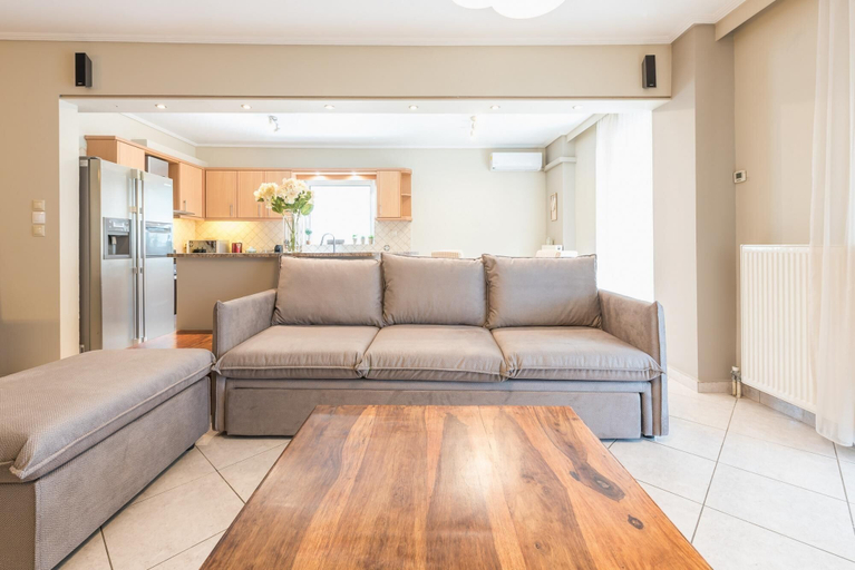 Room 1, Luxury and Spacious apt for 8 Guests New Features April 2025, Attica