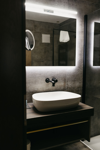 Bathroom 3, Nepomuk, Bolzano