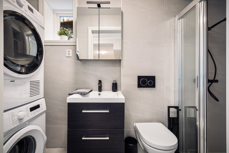 Bathroom 4, Meltzers Apartment, Bergen