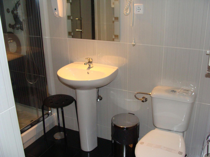Bathroom 5, Hostal JQ Madrid 1, Madrid