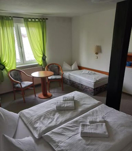 Bedroom 4, Gasthaus & Pension Zum Schwarzen Adler, Uckermark