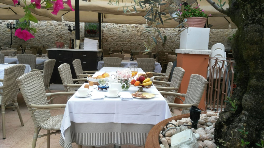 Food & Drinks 5, Corte San Luca Apartments, Verona