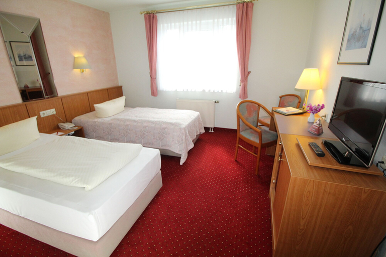 Bedroom 3, Hotel Weisser Schwan, Erfurt