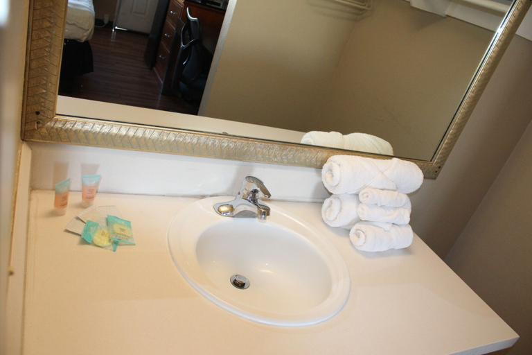 Bathroom 4, Travelodge by Wyndham Blythe, Riverside
