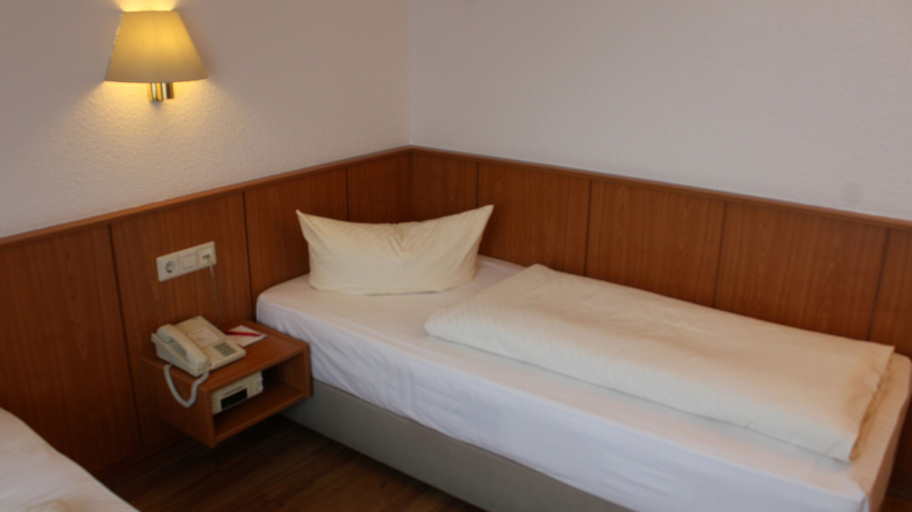 Bedroom 4, Hotel Weisser Schwan, Erfurt