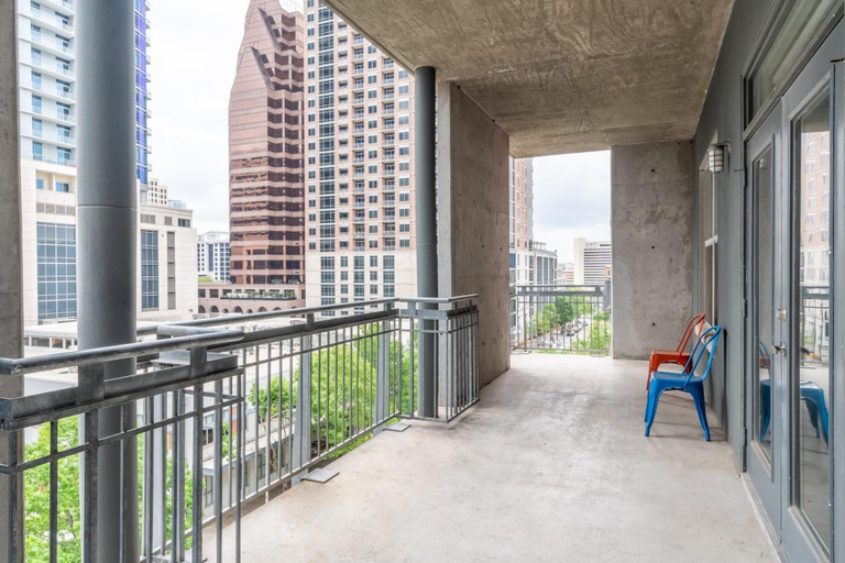 Room 5, Austin Awesome 2BD 2BA Downtown Apartment, Travis