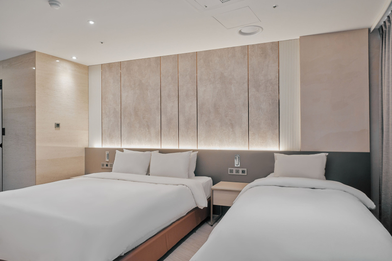 Bedroom 2, Hotel Aqua Palace, Suyeong