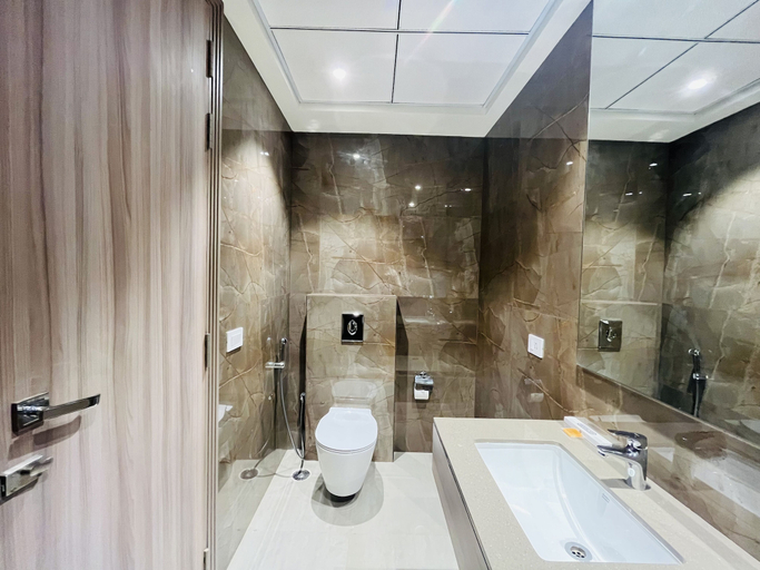 Bathroom 4, HOTEL THE ROYAL VISTA, Varanasi