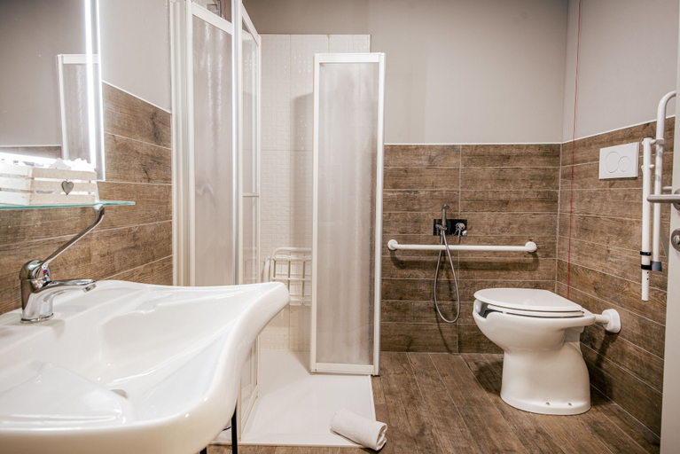 Bathroom 5, Hotel Fracanzana, Vicenza