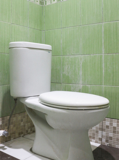 Bathroom 3, SPOT ON 3605 Clarichie Guest House, Kupang