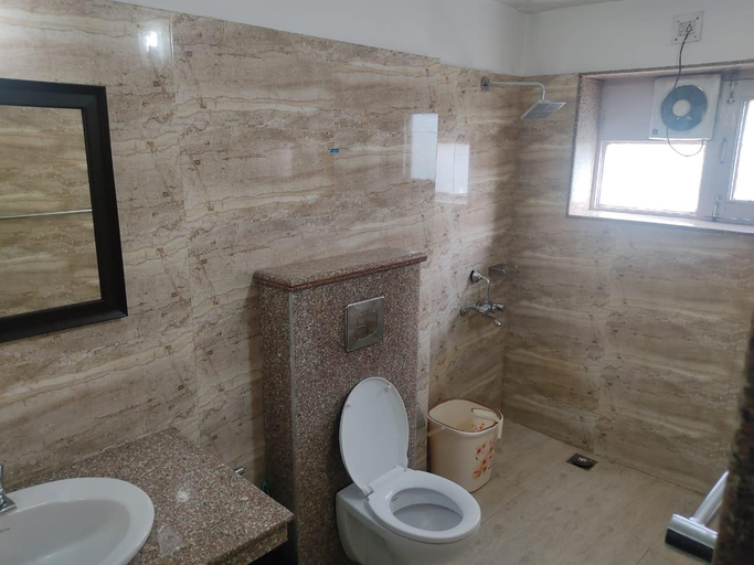 Bathroom, Hotel Riviera, Srinagar