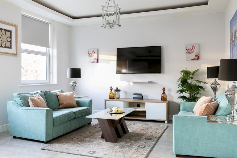 Others 4, Stylish Modern 2-bedroom Apartment on Cromwell, London