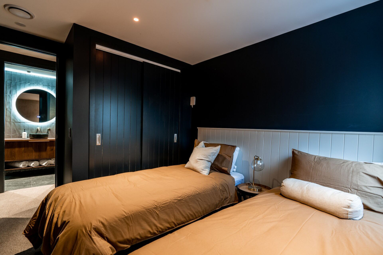 Bedroom 3, The Cobbler Hotel, Wellington