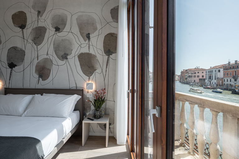Others 5, Palace Canal View by Wonderful Italy, Venezia