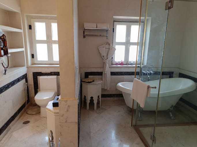 Bathroom 5, Chomu Palace Hotel, Jaipur