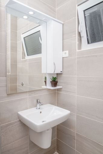Bathroom 4, Apartments Tina