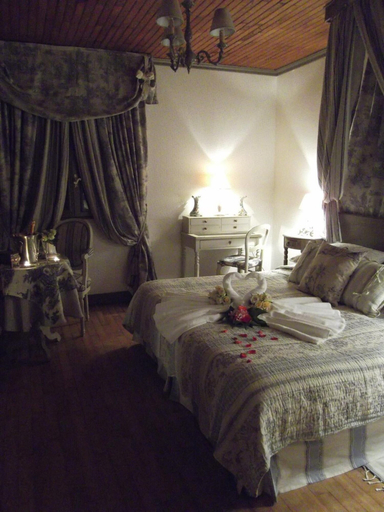Bedroom 2, Le Clos de La Font Queroy, Charente