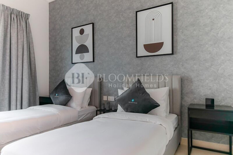 Room 5, Golf course view, stylish 2BR, Yas Island