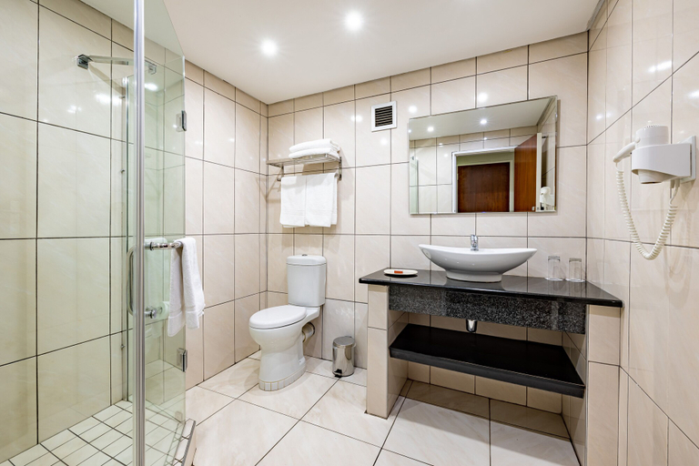 Bathroom 4, African Sky Hotels - Newcastle Inn, Amajuba