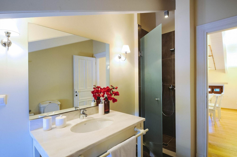 Room 5, Nafsika Apartment - Hidden gem Close to Gaios Centre, Ionian Islands