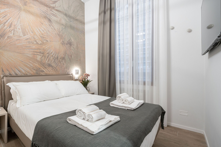 Bedroom 4, Palace Canal View by Wonderful Italy, Venezia
