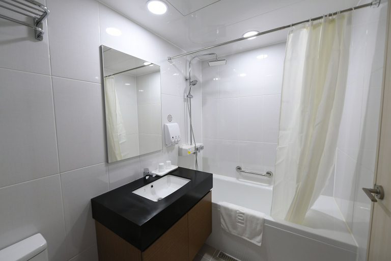 Bathroom 5, Toyoko Inn Changwon, Changwon