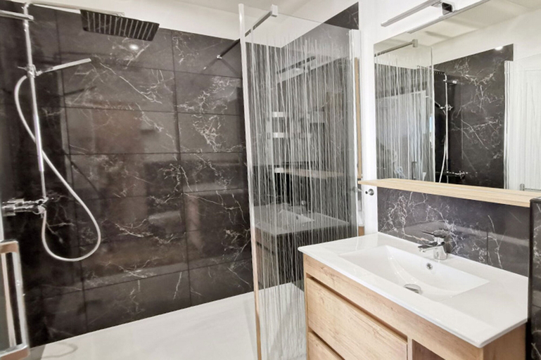 Bathroom 5, Appart Hotel Spa Perpignan, Pyrénées-Orientales