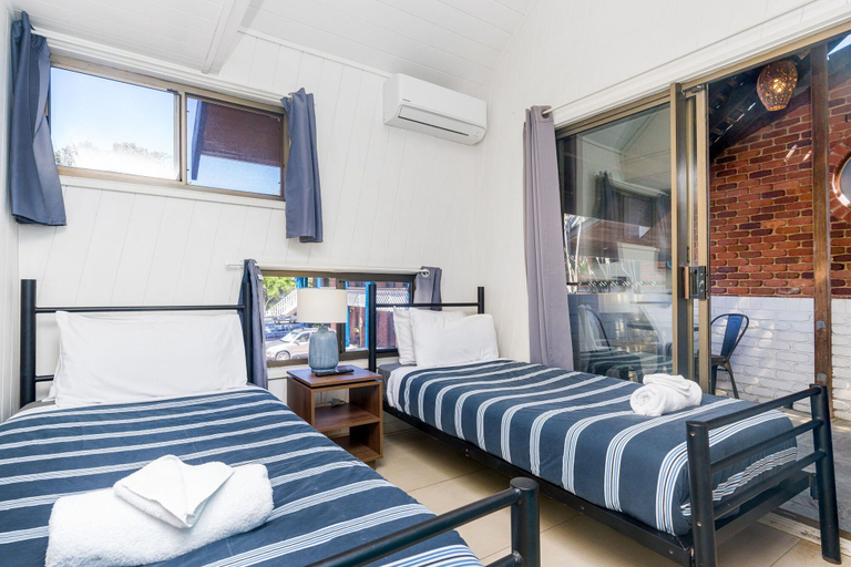 Bedroom 2, Aquarius Backpacker Resort, Byron