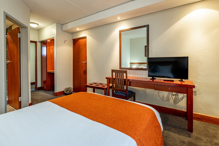 Bedroom 3, African Sky Hotels - Ermelo Inn, Gert Sibande