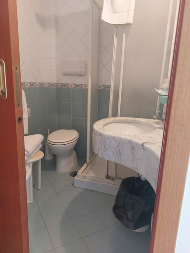 Bathroom 4, Hotel Klein Wien, Napoli