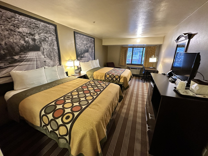 Bedroom 3, Super 8 by Wyndham Eau Claire WI, Eau Claire
