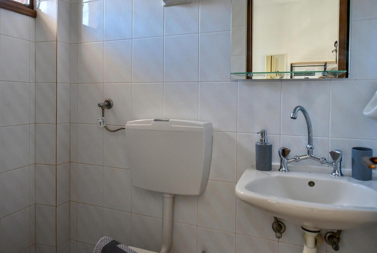 Bathroom 4, Eva Studios 8 in Agia Pelagia, Crete