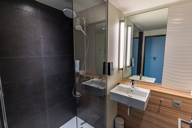 Bathroom 4, Campanile PRIME - Montpellier Centre St Roch, Hérault