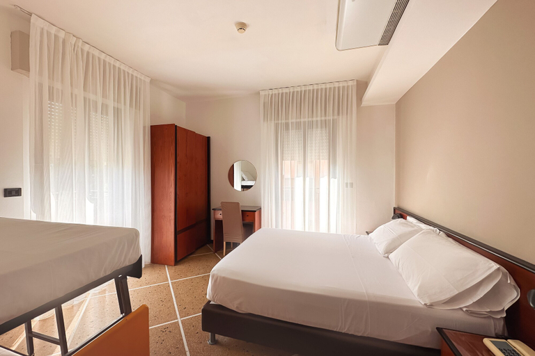 Bedroom 4, Lime Hotel, Rimini