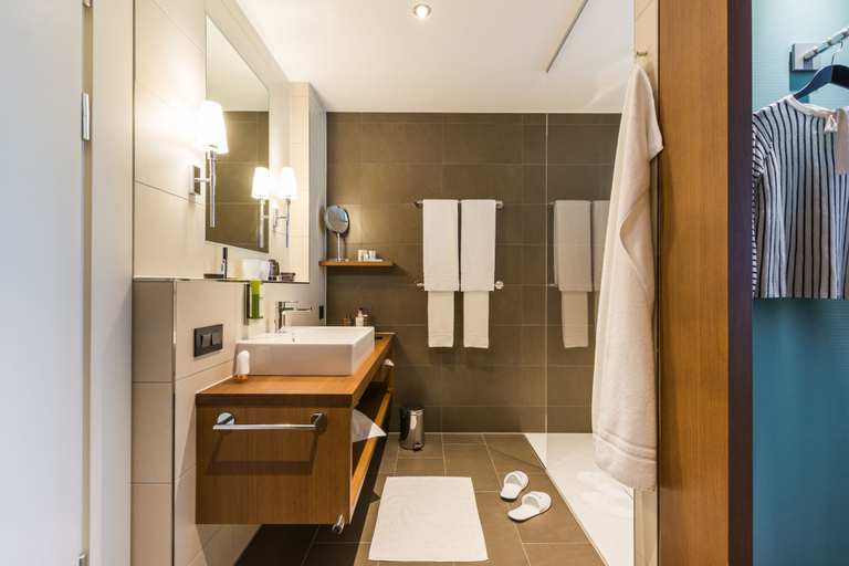 Bathroom 5, Deltapark Vitalresort, Niedersimmental
