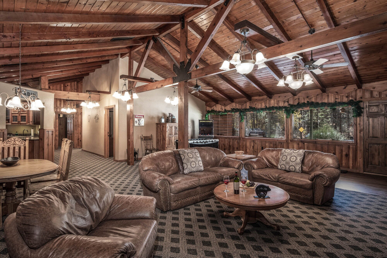 Others 1, Black Bear Lodge, Lincoln