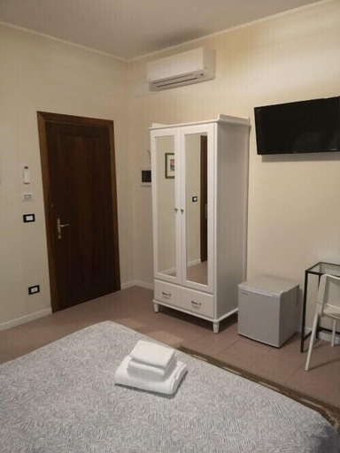 Bedroom 3, Dreams Verona, Verona