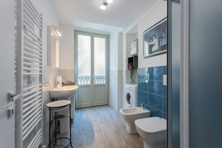 Bathroom 4, Rosso E Blu Di San Salvario By Wonderful Italy, Torino
