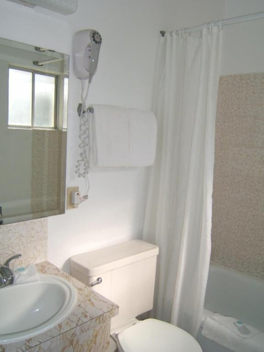 Bathroom 3, Schell Motel, North Okanagan