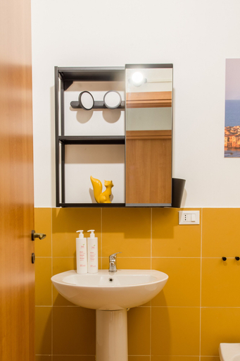 Bathroom 3, Vucciria Apartments By Wonderful Italy, Palermo