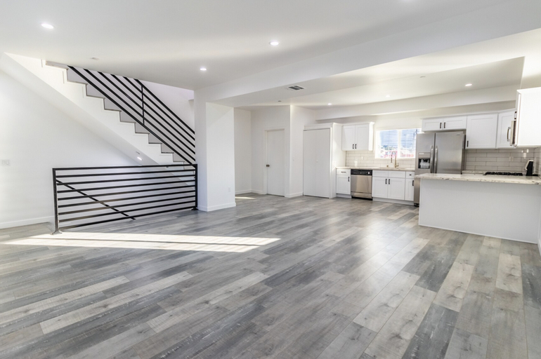 Others 4, Modern Homestay 2, Los Angeles