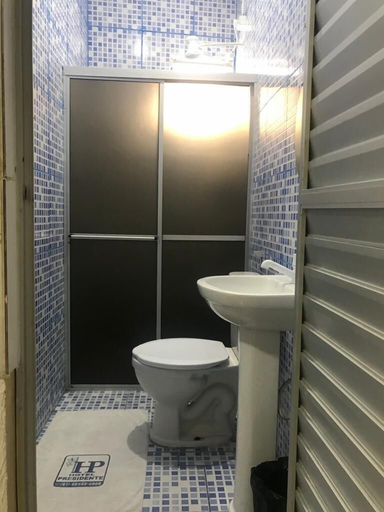 Bathroom, HOTEL PRESIDENTE, Belém
