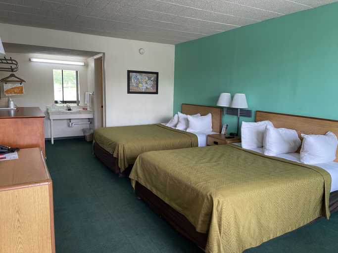 Bedroom 2, Horseshoe Curve Lodge, Blair